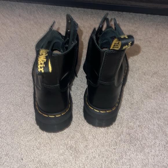 Black Jadon Lace-up Dr. Martens - Picture 3 of 5